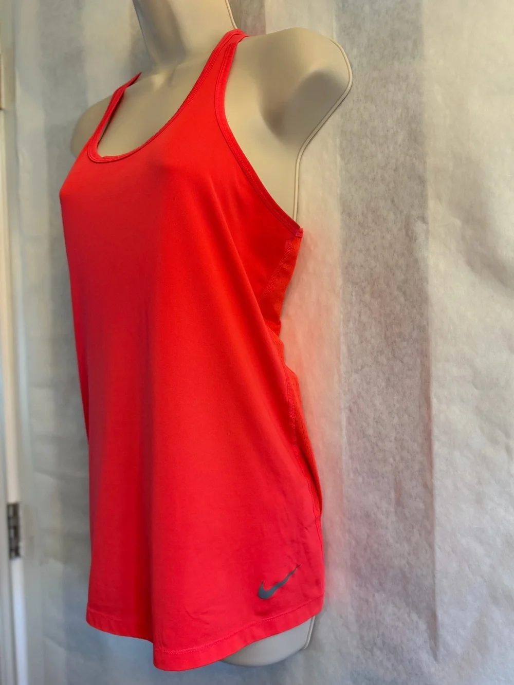 Nike DriFit‎ Women's Bright Orange Racerback Performance Tank Sz- M.  GG13